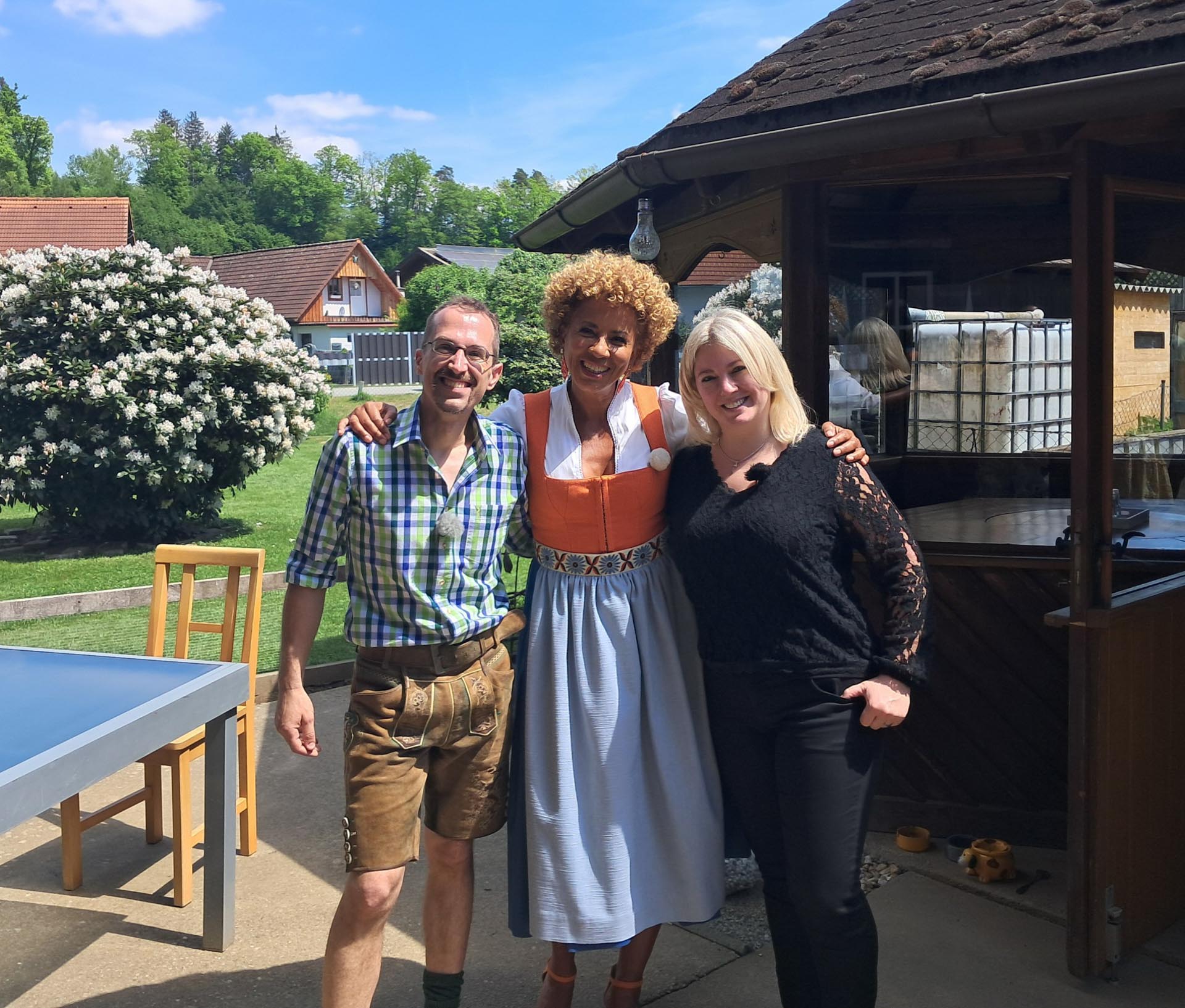 Astrologische-Beratung-Astrid-Heim-Astrologin-Bauer-sucht-Frau-Österreich-mit-Arabella-Kiesbauer Horoskope Online und in Graz